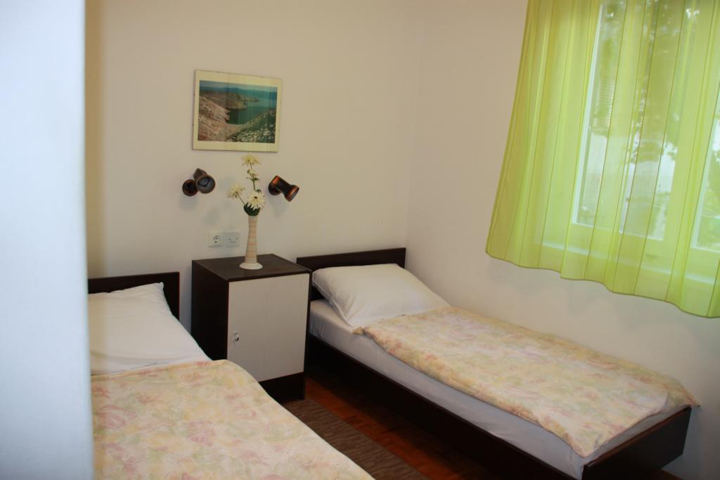 Mediterranean Oasis Apartments Baška Eksteriør bilde